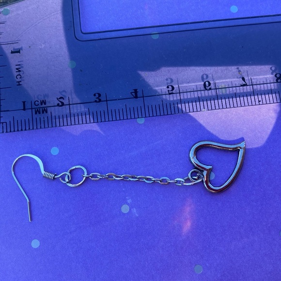 Long silver classic heart dangling chain earrings. - Picture 2 of 2